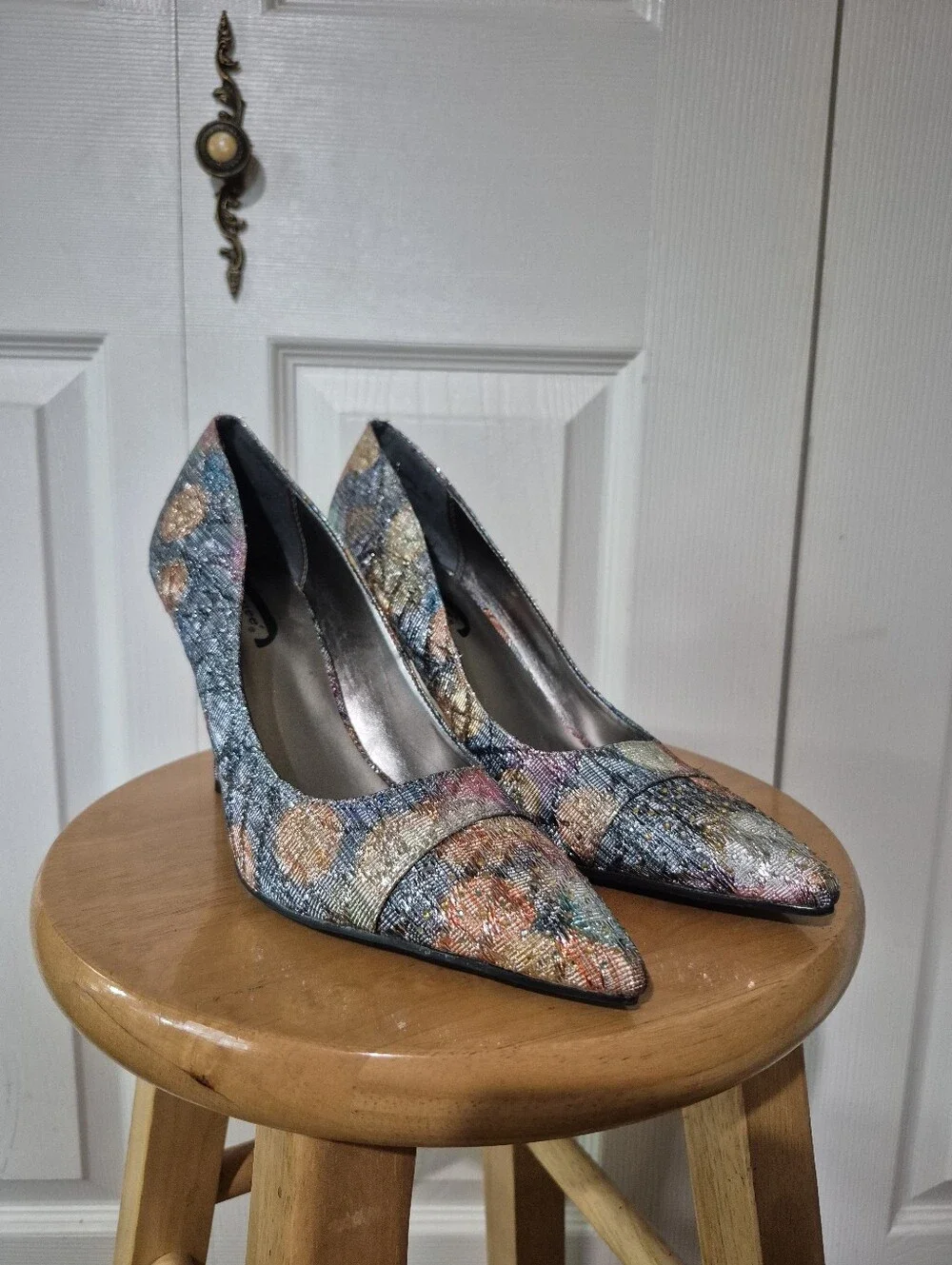 J Renee Pointed Toe Pumps size 8 M snake metallic pastel colors with studs